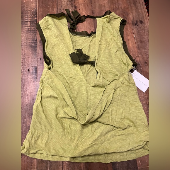 Amber Sakai Tie Back Tee - Picture 4 of 4